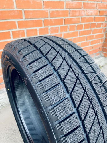 фото протектора и шины Ice Blazer Arctic EVO Шина Sailun Ice Blazer Arctic EVO 245/55 R19 103H