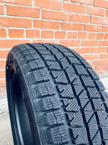 фото протектора и шины Ice Blazer Arctic SUV Шина Sailun Ice Blazer Arctic SUV 245/70 R16 107S