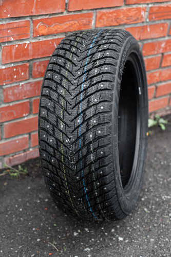 фото протектора и шины WINTERNOVA STUD II Шина ZMAX WINTERNOVA STUD II 215/45 R17 91T