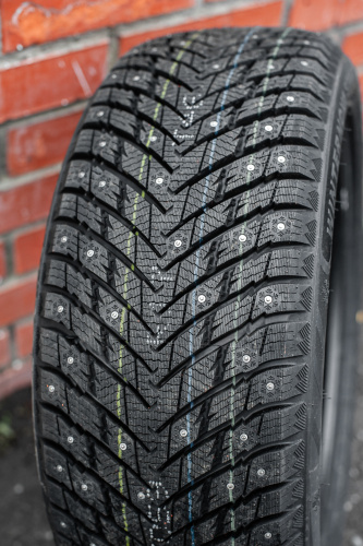 фото протектора и шины WINTERNOVA STUD II Шина ZMAX WINTERNOVA STUD II 245/40 R20 99T