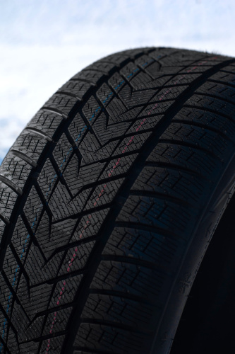 фото протектора и шины WINTERHAWKE II Шина ZMAX WINTERHAWKE II 275/40 R21 107H