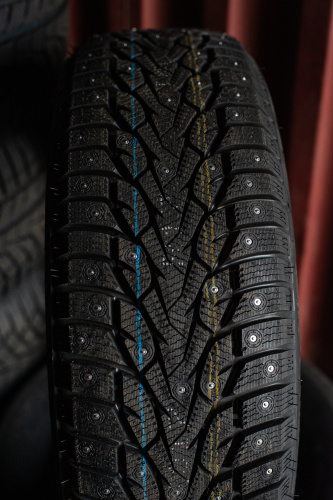 фото протектора и шины WINTERNOVA STUD III Шина ZMAX WINTERNOVA STUD III 185/75 R16C 104/102R