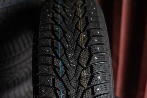 фото протектора и шины WINTERNOVA STUD III Шина ZMAX WINTERNOVA STUD III 195/75 R16C 107/105R