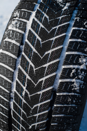 фото протектора и шины WINTERHAWKE II Шина ZMAX WINTERHAWKE II 245/40 R19 98V